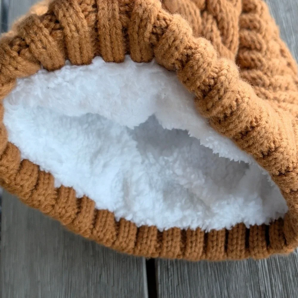 Timberland‎ Kids Wheat Brown Cable Knit Fleece Lined Beanie Faux Fur Pom Hat